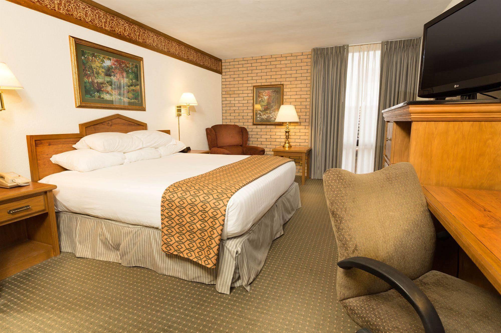 Drury & Hotel